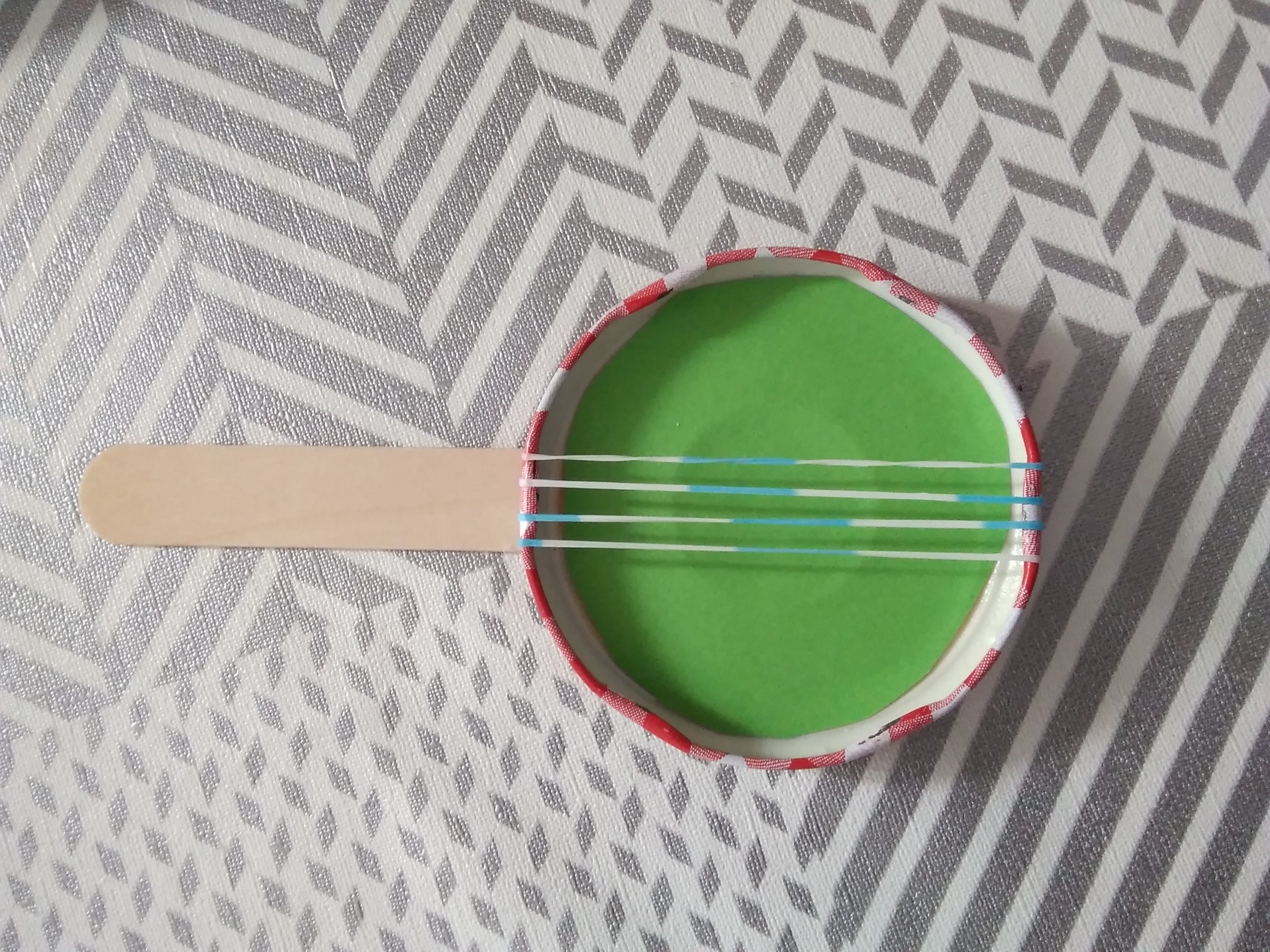 Instrument Strunowy Szarpany Który Posiada 46 Kolorowych Stron Instrumenty strunowe
